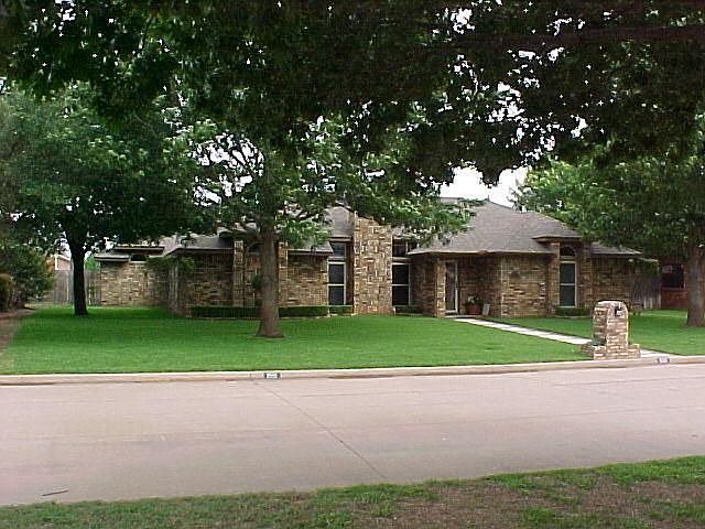 1st image of 816 Arapaho Dr
