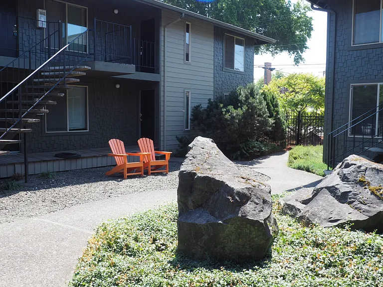 2615 NW Harrison Blvd — Photo 4