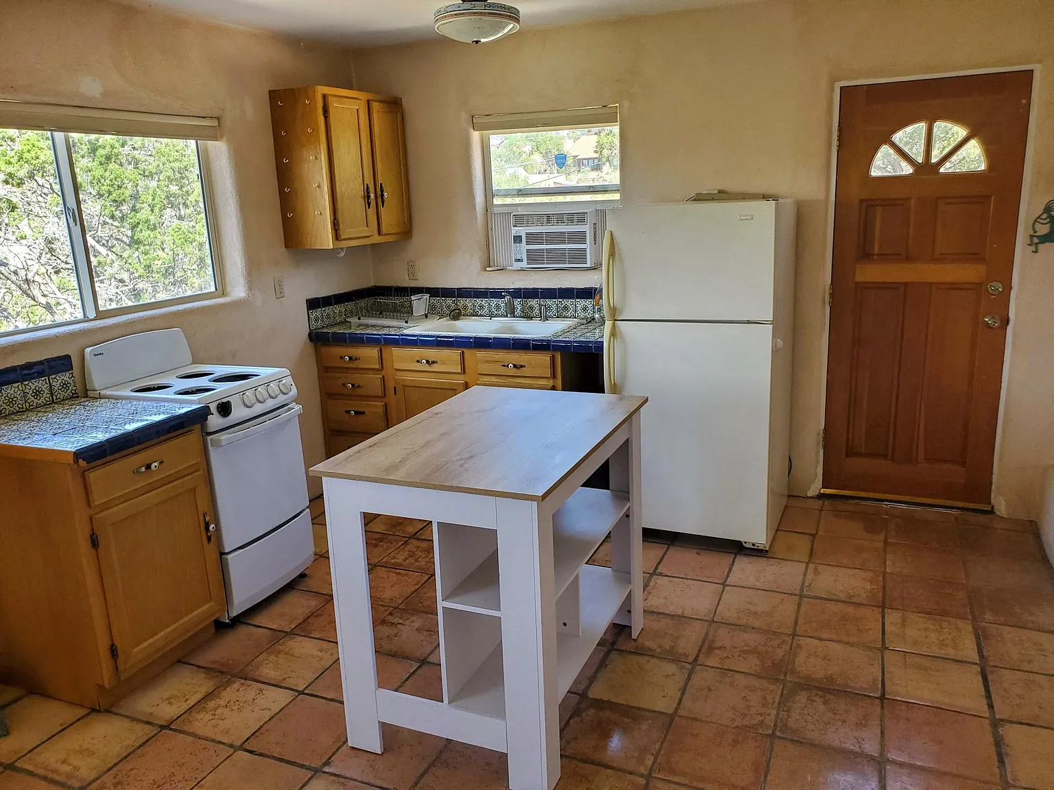 12 Monticello Dr — Photo 3