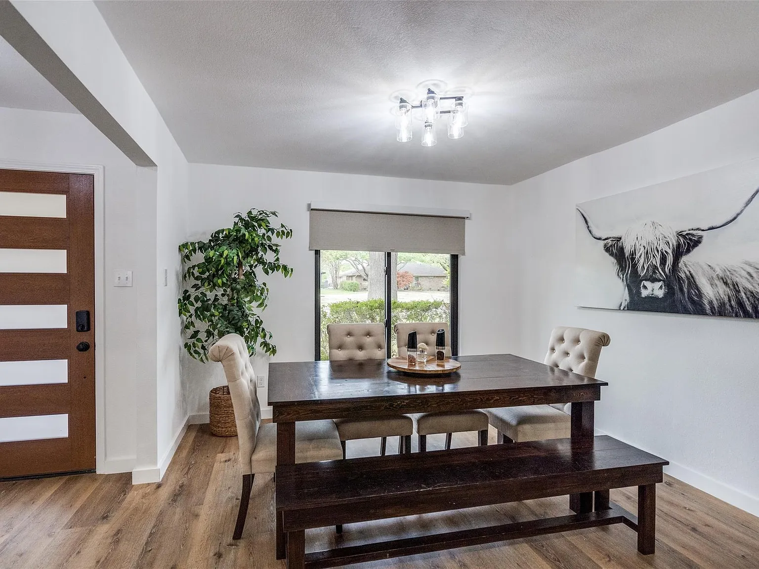 4 bed, 3285 sqft, $5,700 — Photo 4