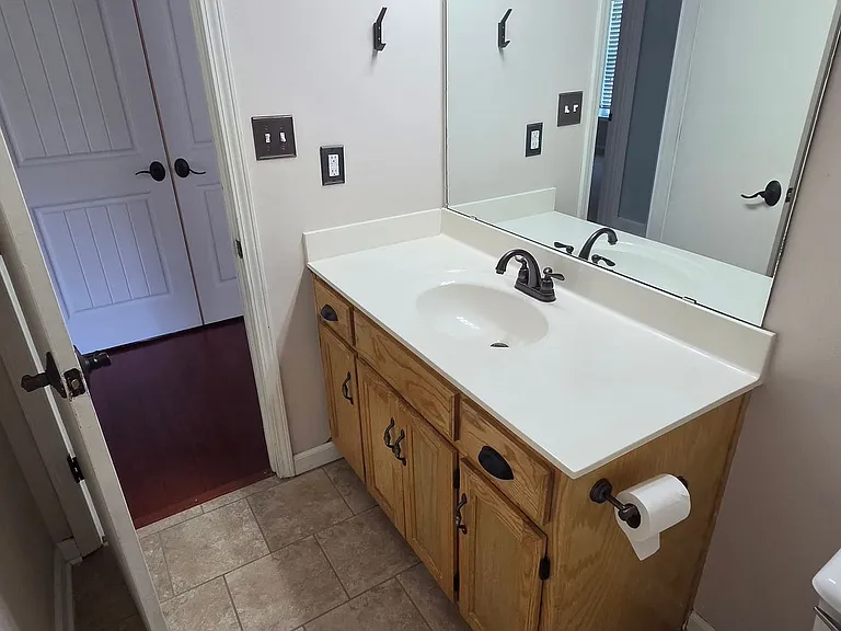 715 SW Graystone Dr — Photo 18