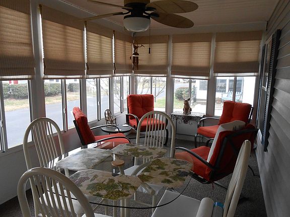 2nd image of 220 River Oak Cir