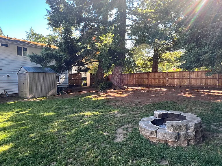 515 Willow Rd — Photo 36