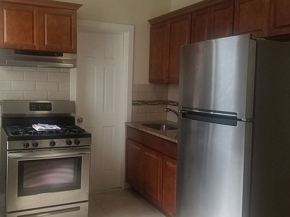 5th image of 654 Rogers Ave #1R