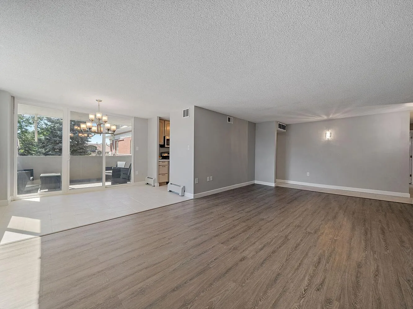 740 N Pearl St — Photo 2