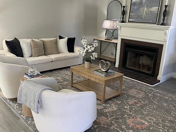 3rd image of 11 Forest Lake Dr