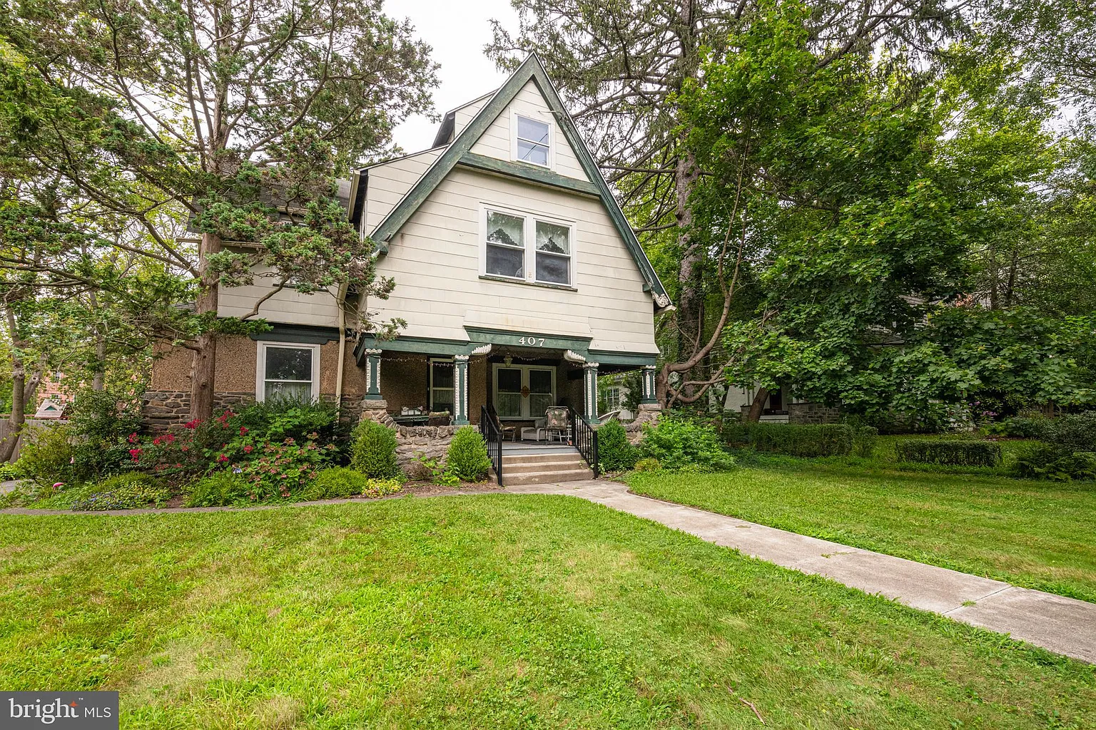 407 Midland Ave photo 1