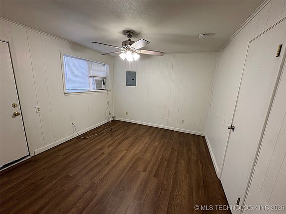 5th image of 516 W Locust St