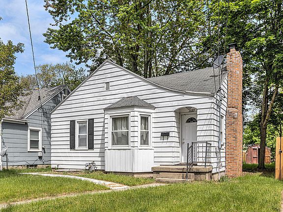 3rd image of 1129 Hoyt St SE