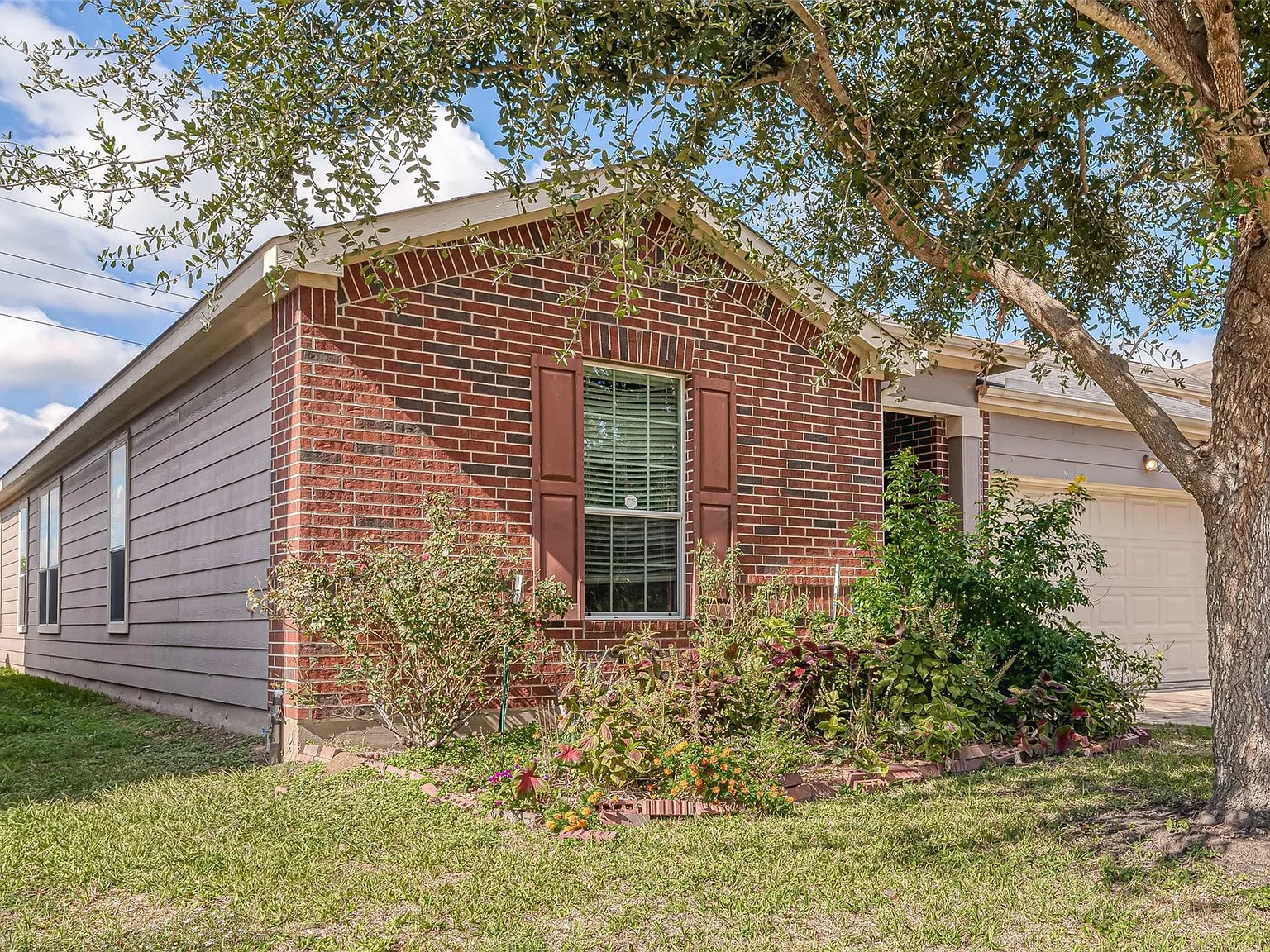 5 bed, 2.0 bath, 2498 sqft, $2,495 — Photo 3