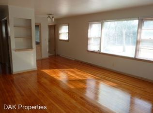 1146 E Singer Cir APT 2, Milwaukee, WI 53212