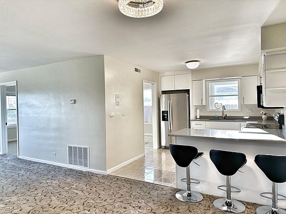 4th image of 556 E Northwest Hwy #1