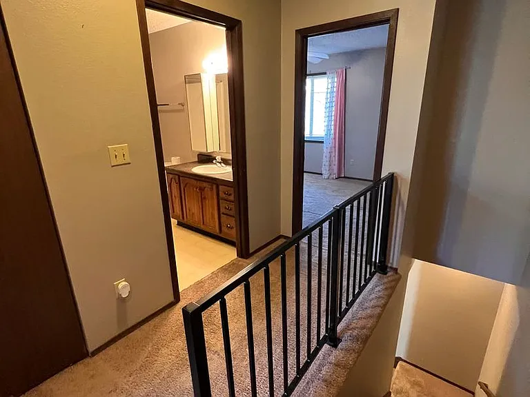 434 Hawaii Ct — Photo 25
