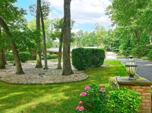 27 Northcote Drive, Melville, NY 11747