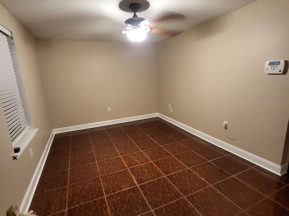 2nd image of 2805 Dove Ave