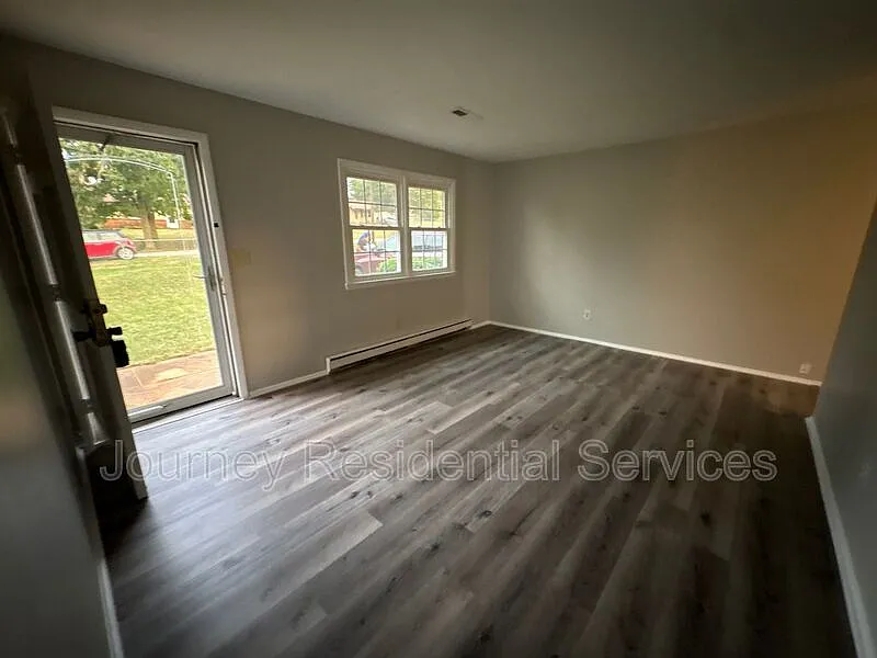 3 bed, 1.5 bath, 1100 sqft, $1,150 — Photo 3