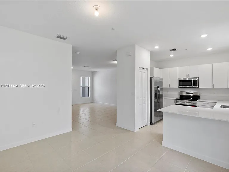 106 SW 184th Pl #106 — Photo 9
