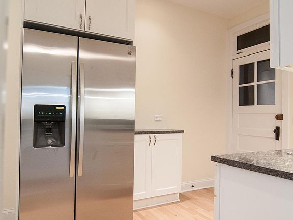 3rd image of 2919 N Whipple St #2
