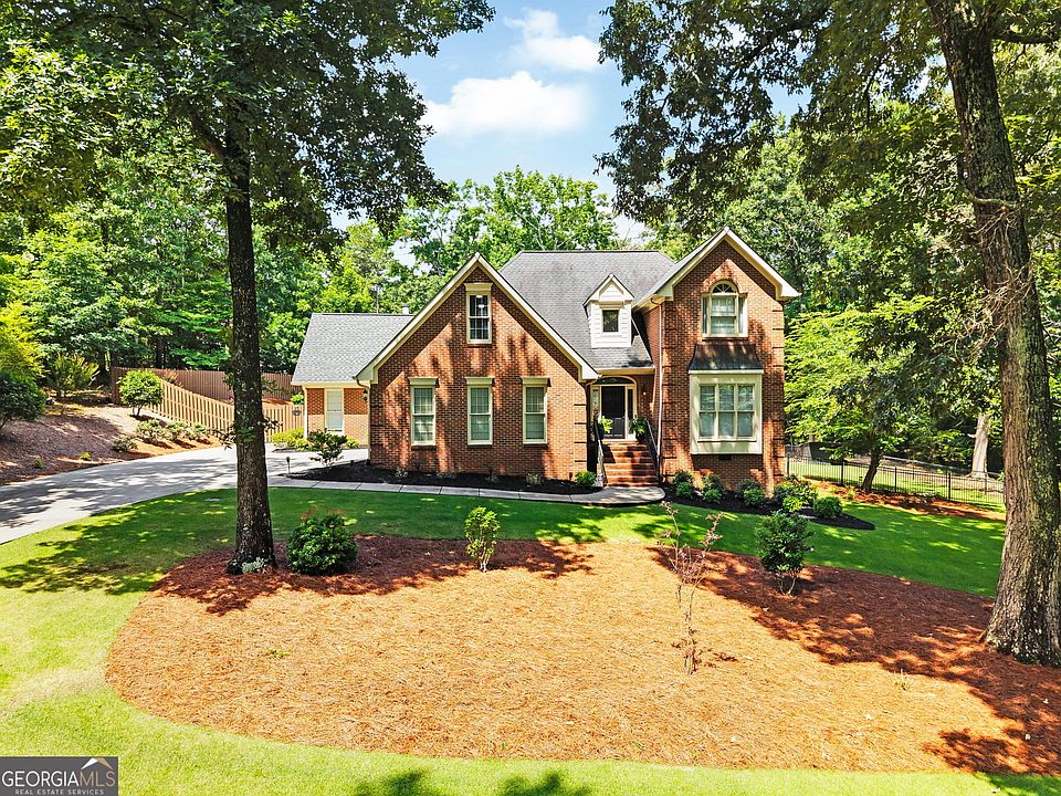 1st image of 460 Saddlebrook Dr SE
