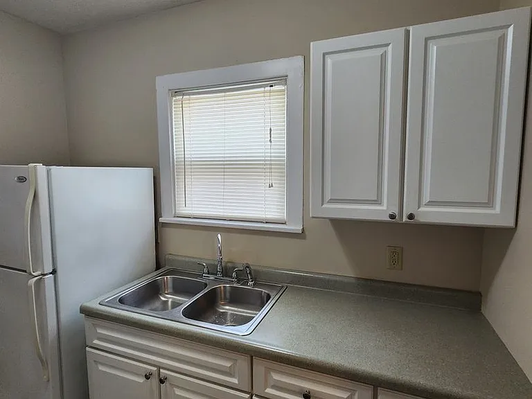 1306 N Main St — Photo 10