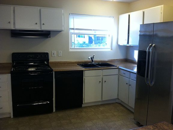3rd image of 112 Sacramento Dr