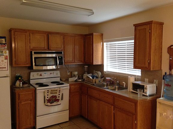 2nd image of 702 Huisache St