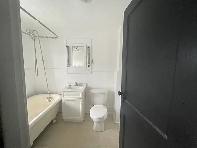 1141 N College St — Photo 23