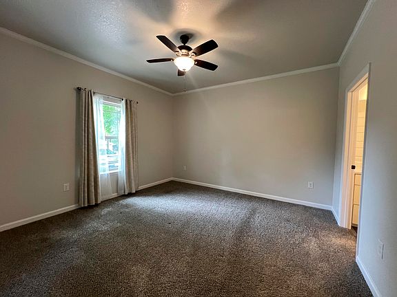 4th image of 2619 Victoria Pl