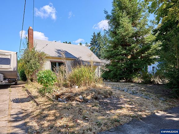 3rd image of 1145 Columbia St NE