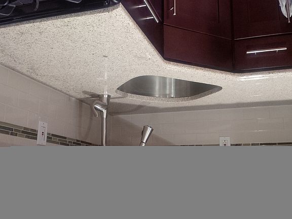 3rd image of 695 Euclid Ave Fl 1