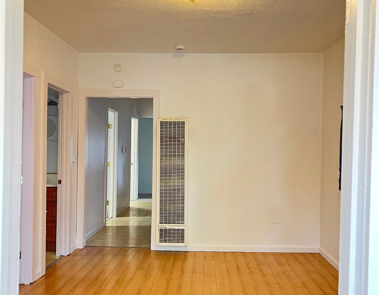 3 bed, 1000 sqft, $2,650 — Photo 1