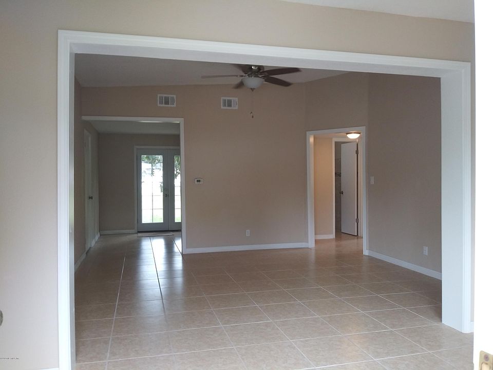 1st image of 10415 Pinehurst Dr