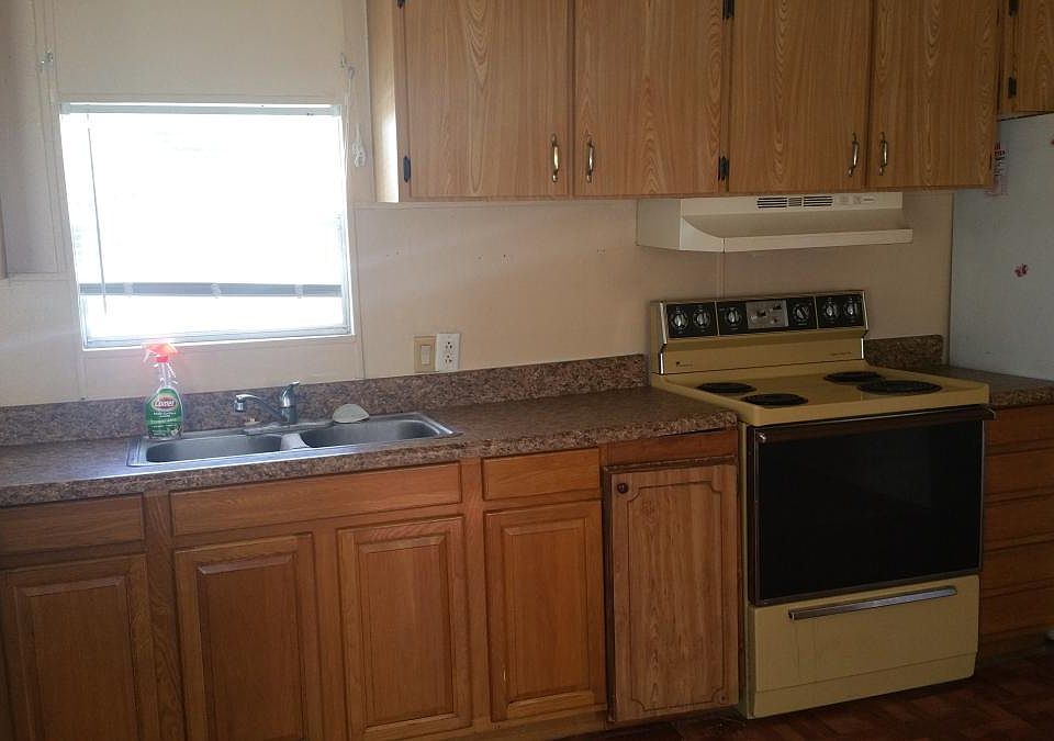 2nd image of 1909 E Holiday Dr