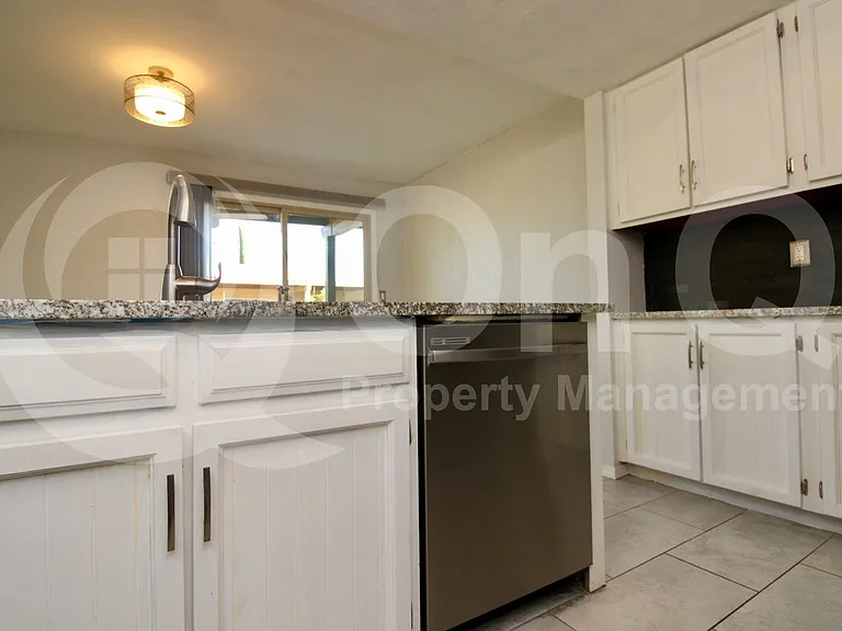 1931 N Camino Alicante — Photo 5