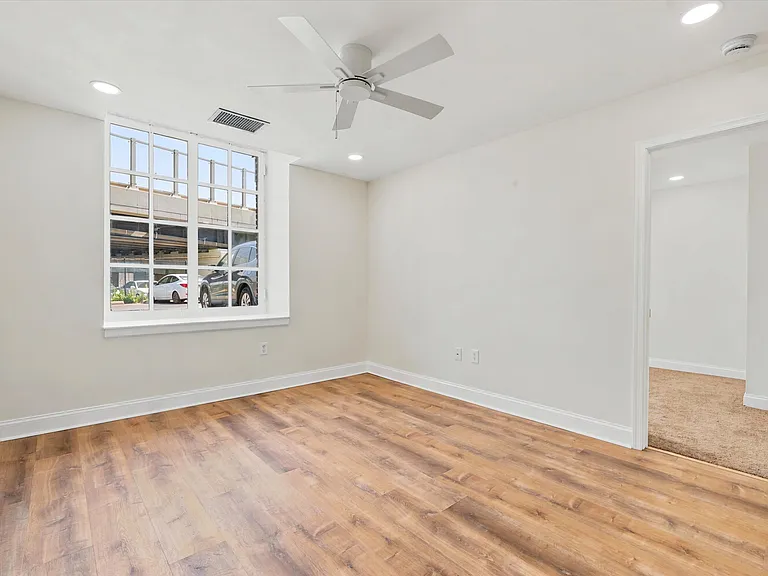 Chandler Apartments — Photo 6