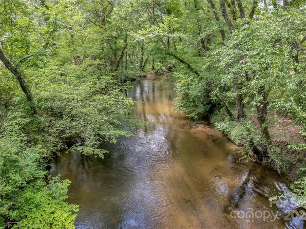 637 Cascade Lake Rd, Pisgah Forest, NC 28768