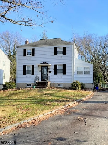 241 Maple Ave photo 1