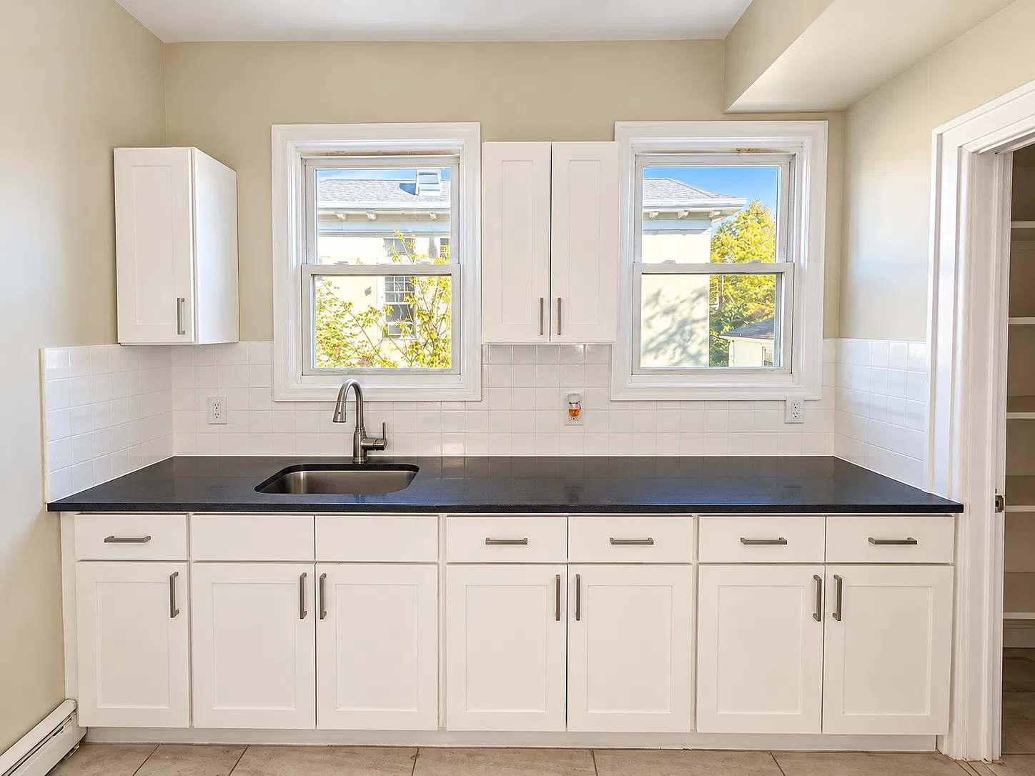 3 bed, 1200 sqft, $2,095 — Photo 1