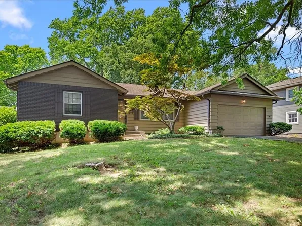 10814 Oak St, Kansas City, MO 64114