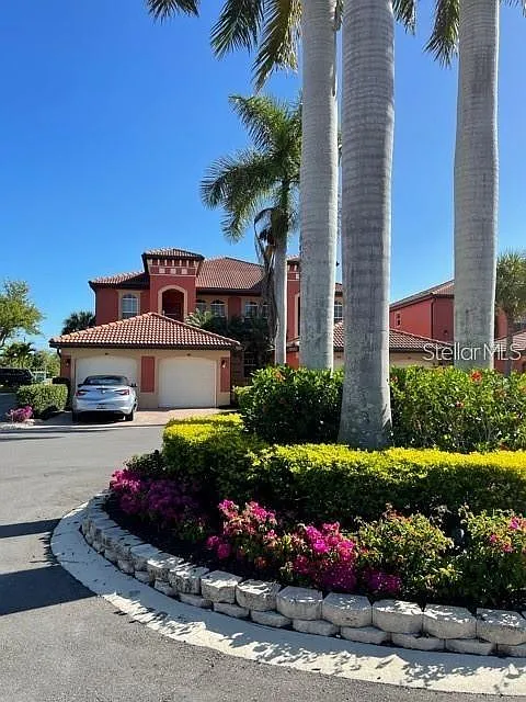 3 bed, 2.0 bath, 1596 sqft, $3,200 — Photo 2