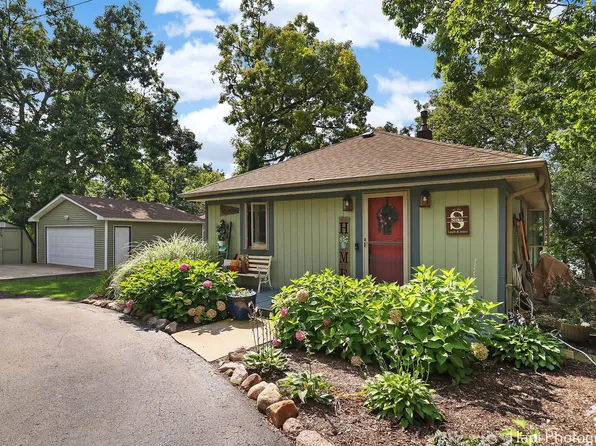 22595 W Silver Lake Ave, Antioch, IL 60002