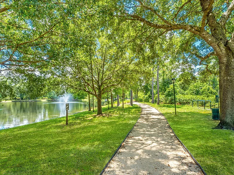 Grandeville at RiverPlace — Photo 39