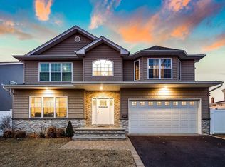 566 Seamans Neck Rd #A, Seaford, NY 11783