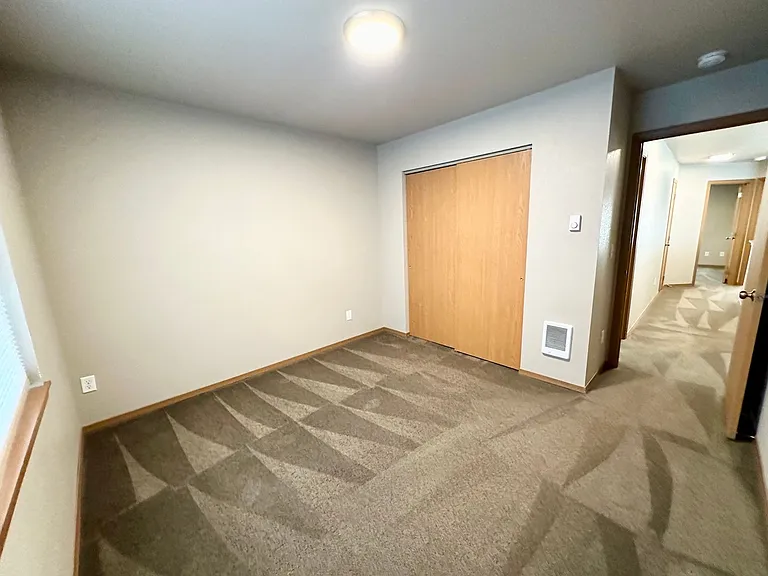 2102 N Yellowstone St — Photo 34