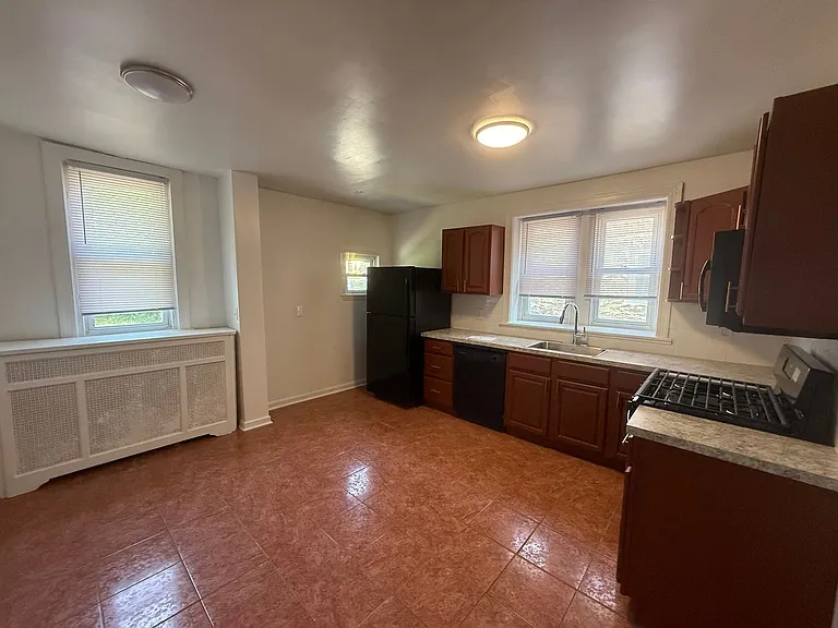 373 E Cliveden St — Photo 11