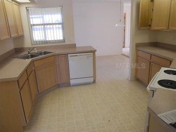 4th image of 381 Arlington Cir