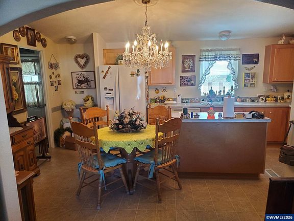 4th image of 652 Royalty Cir NE