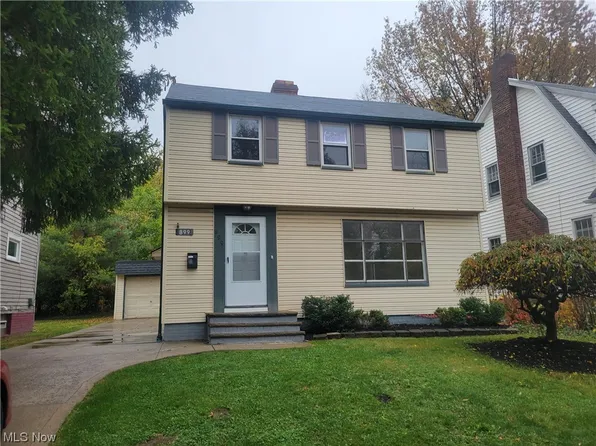 899 Selwyn Rd, Cleveland Heights, OH 44112