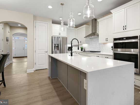 3rd image of 2552 Island Grove Blvd