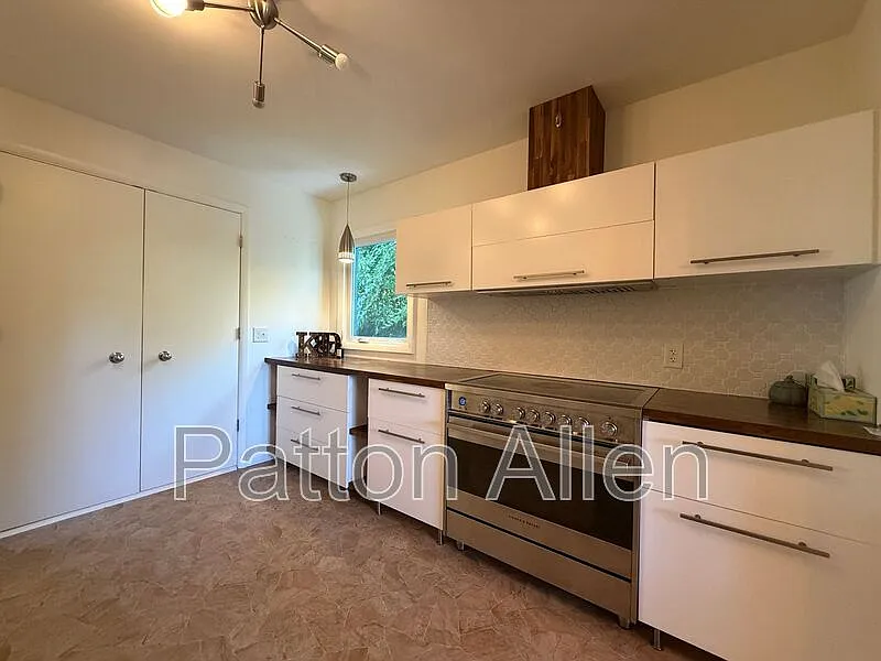 3 bed, 2.0 bath, 1603 sqft, $2,395 — Photo 4